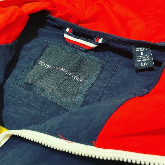 (𝗡𝗪𝗧) Tommy Hilfiger Hooded Windbreaker⠀ - Picture 4 of 6